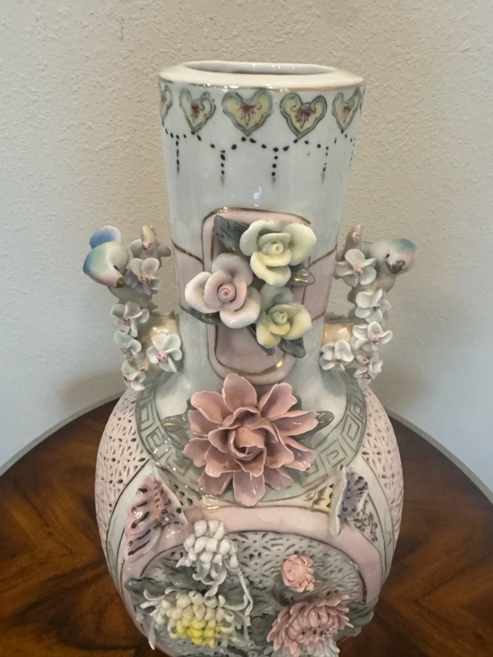 Beautiful vintage Chinese reticulated vase with birds, butterflies and flowers - Picture 8 of 16